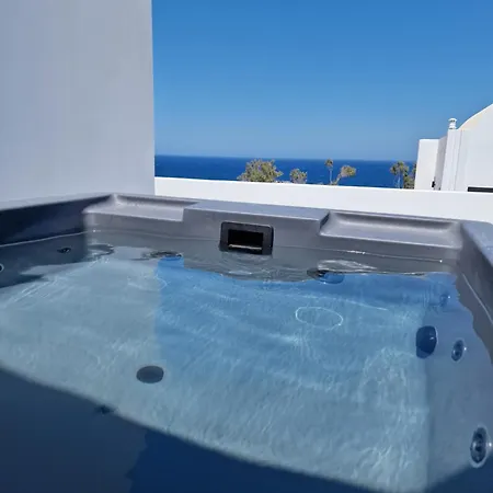 Swell Suites, Santorini *