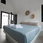 Swell Suites, Santorini Villa