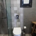 Βίλα Swell Suites, Santorini Βούρβουλος