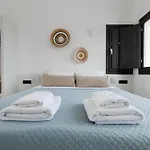 Swell Suites, Santorini Βίλα Βούρβουλος