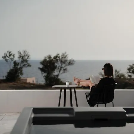 Swell Suites, Santorini Villa *