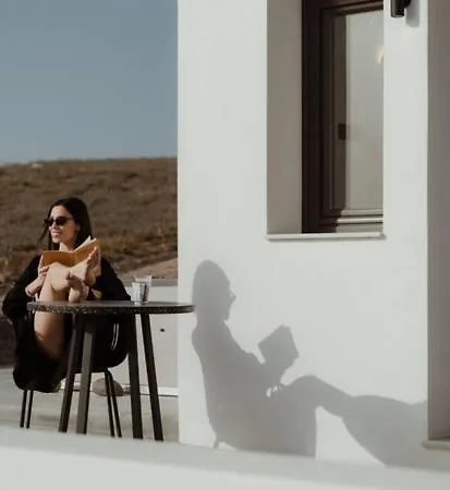 Swell Suites, Santorini * Vourvoúlos