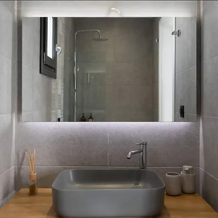 Swell Suites, Santorini Villa *