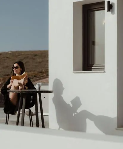 Swell Suites, Santorini * Vourvoúlos