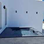 Swell Suites, Santorini Vourvoúlos