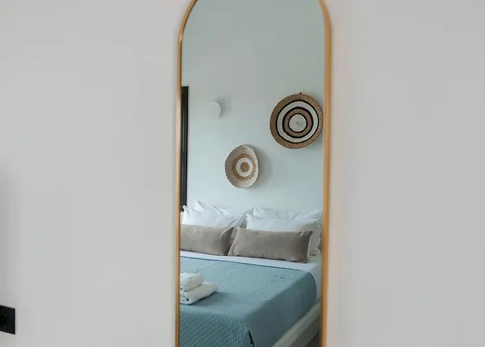 Swell Suites, Santorini فيلة *