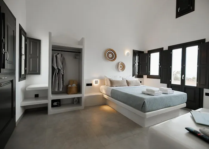 Swell Suites, Santorini *